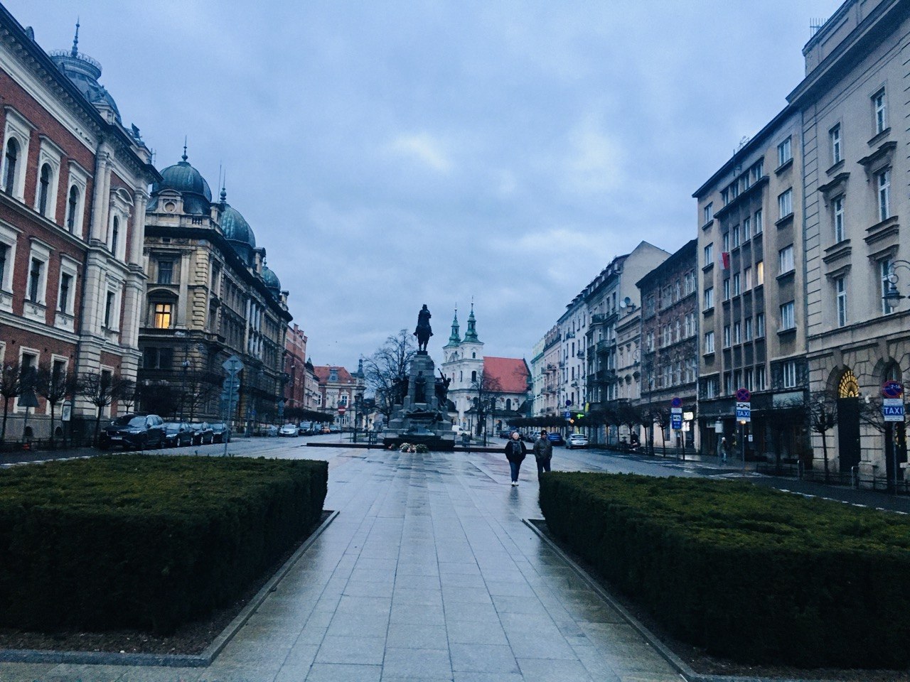Śniadanie bezglutenowe w Krakowie – spacer przez Plac Matejki w poszukiwaniu bezpiecznych lokali