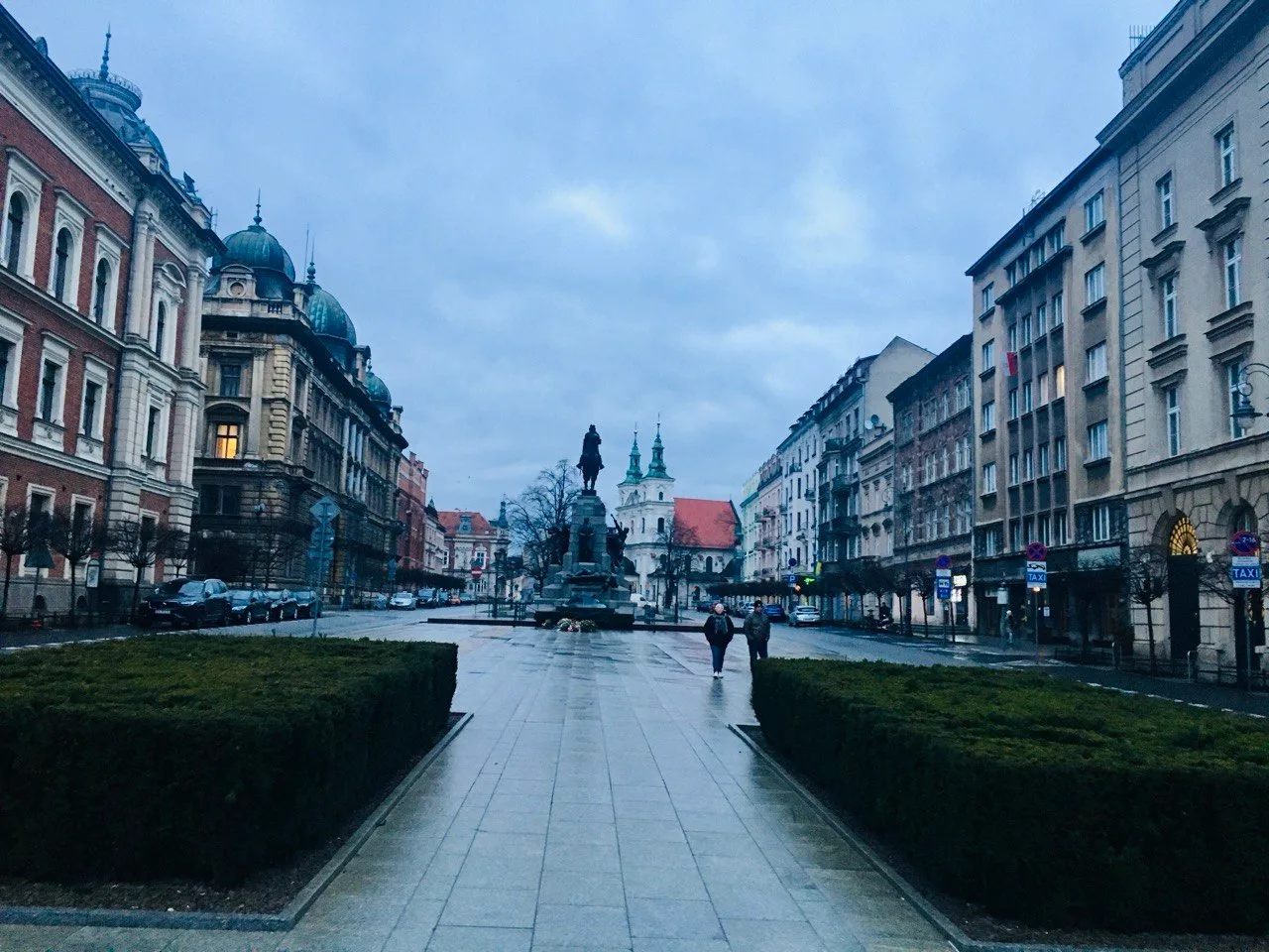 Śniadanie bezglutenowe w Krakowie – spacer przez Plac Matejki w poszukiwaniu bezpiecznych lokali