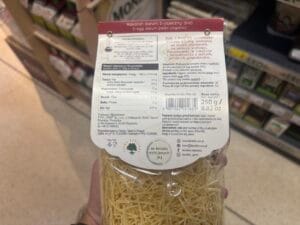 produkty wyglądające na wegańskie makaron durum z jajami