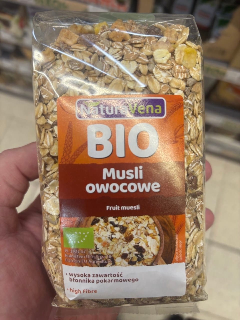 wegańskie produkty BIO z Carrefour owocowe musli NaturaVena