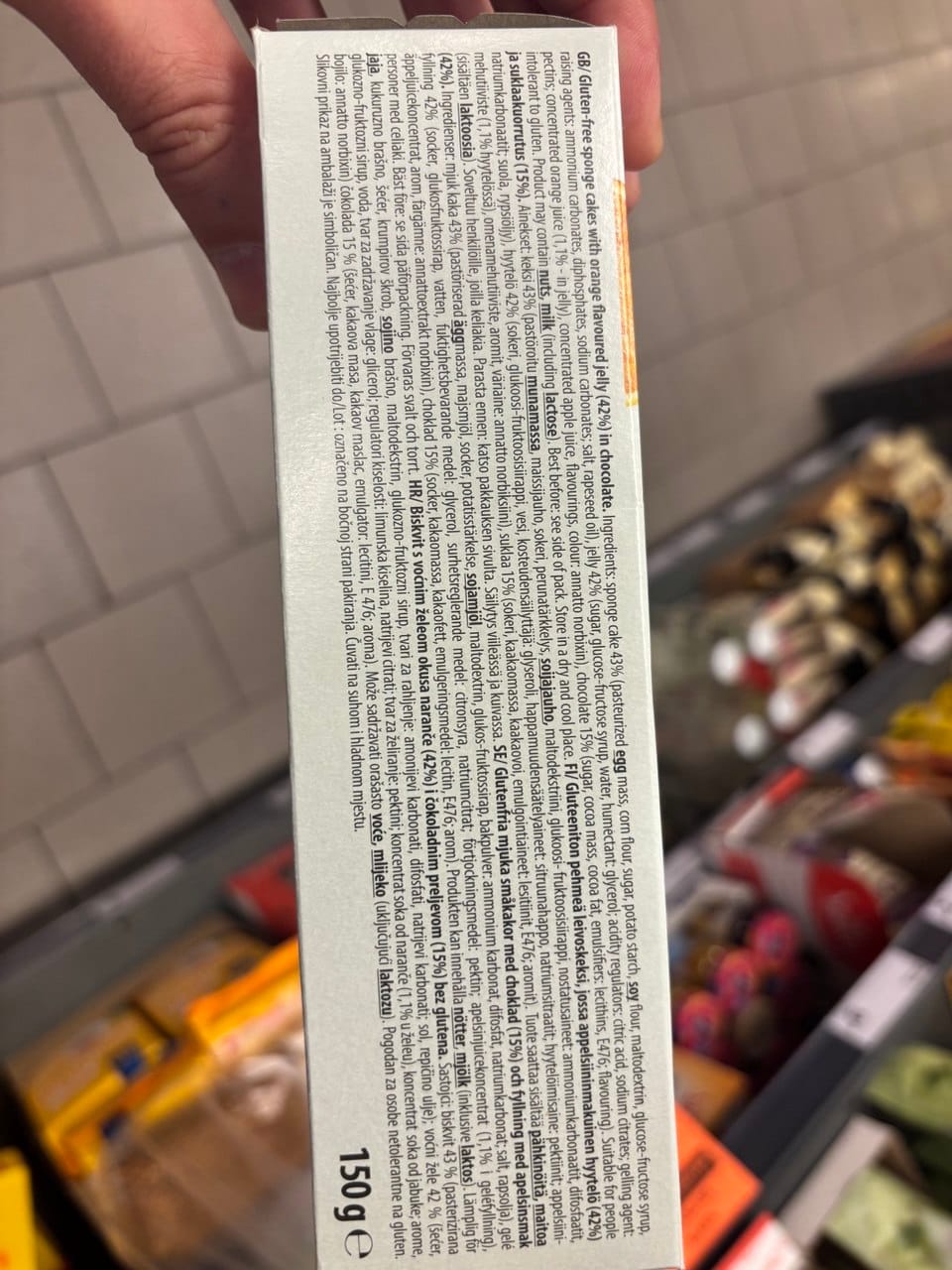 Tył opakowania biszkoptów z galaretką Delisana z wielojęzycznym składem produktu, oznaczeniem masy netto 150 g oraz informacją o braku glutenu.