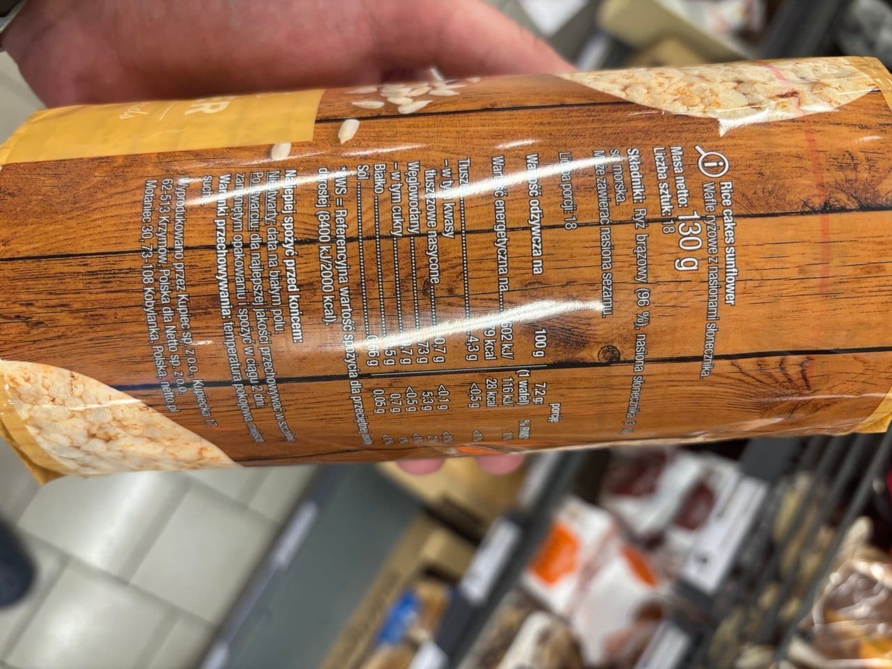 Tył opakowania wafli ryżowych z nasionami słonecznika Finton's Bakery, zawierający tabelę wartości odżywczych, informację o wadze netto 130 g oraz skład produktu. Produkty bezglutenowe w Netto.