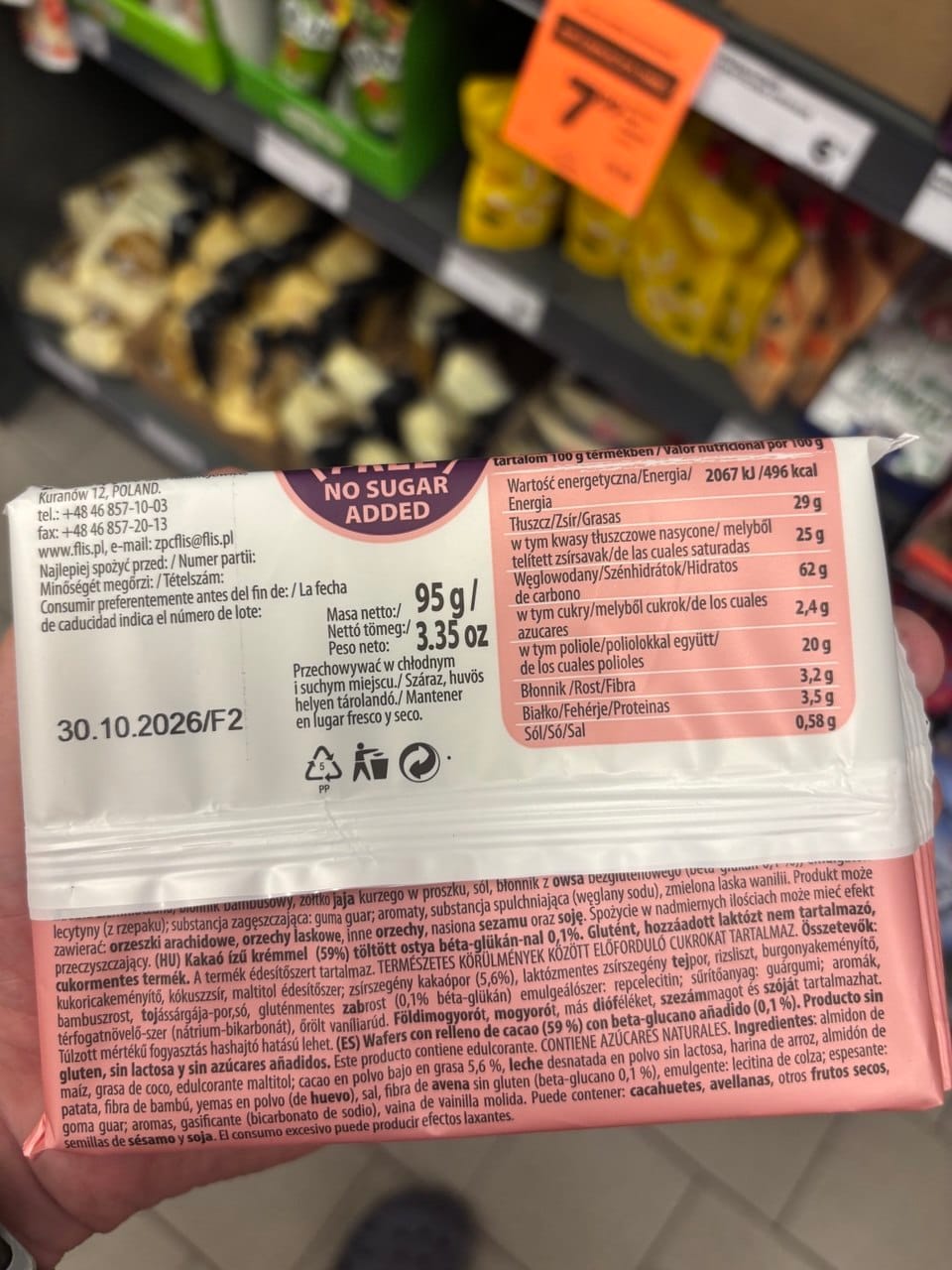 Tył opakowania wafli kakaowych Flis Happy Lea Life z tabelą wartości odżywczych, masą netto 95 g oraz nadrukowaną datą ważności.