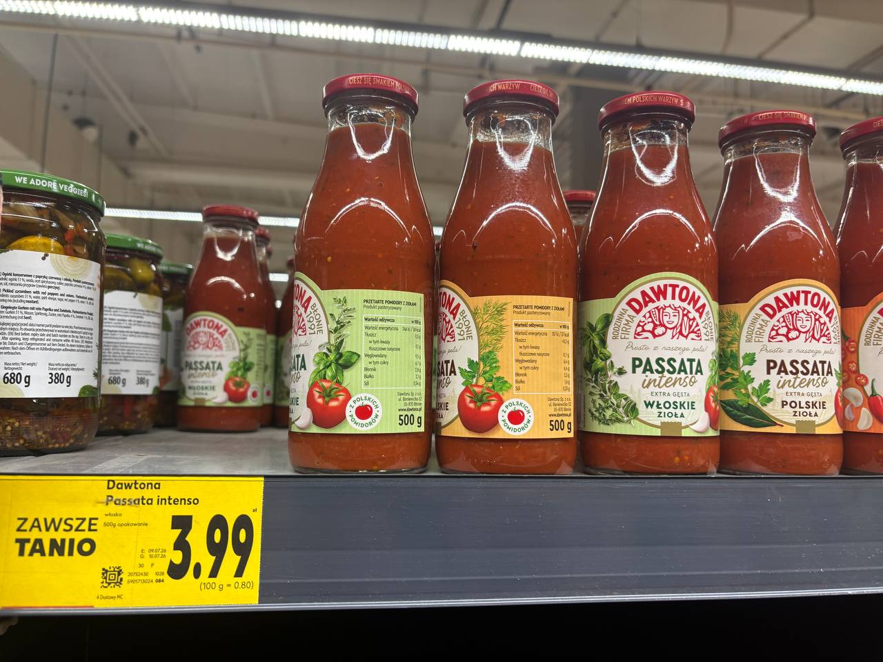 Passata z ziołami marki Dawtona w szklanej butelce