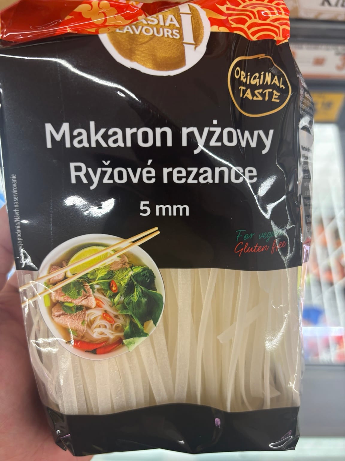 Produkty bezglutenowe w Biedronce 2026 – makaron ryżowy 5 mm Asia Flavours 200 g