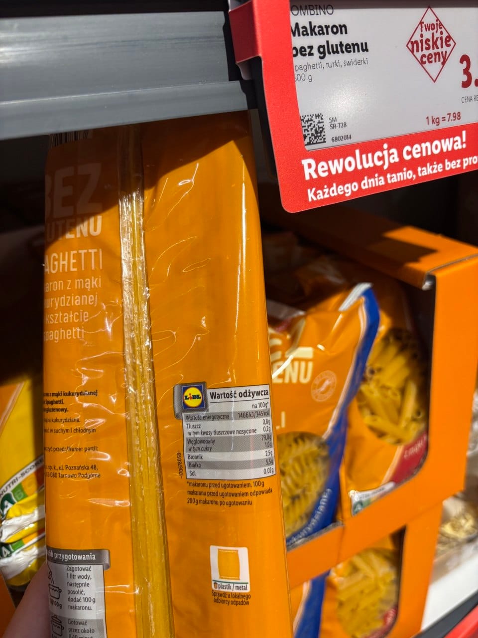 Tył opakowania makaronu kukurydzianego spaghetti Combino ze składem i tabelą odżywczą. Sprawdzanie etykiet to podstawa, gdy kupujesz produkty bezglutenowe Lidl.