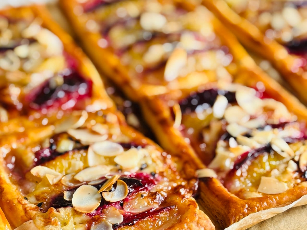Gluten-free plum tart with almond flakes, Graz